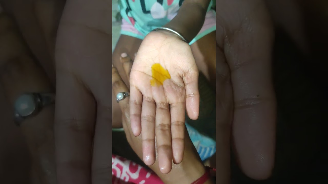 Suja huya hand massage Meri ladki nice 👍