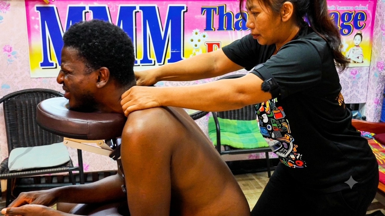 Thai Street Side Tok Sen Massage & Stretching Her Power is Impressive 🇹🇭