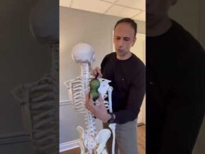 How to Treat Muscle Knots Under Your Shoulder Blade 💪🏽 #shorts #shoulderpain