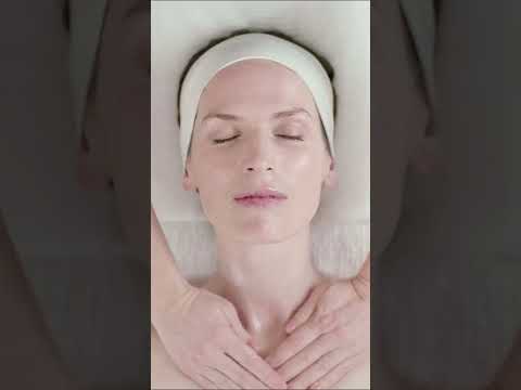 ELEMIS Facial Massage